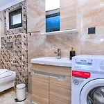 2 Bedroom With Private Pool Apartament